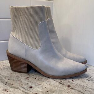 Dolce Vita cream color ankle booties size 7.5